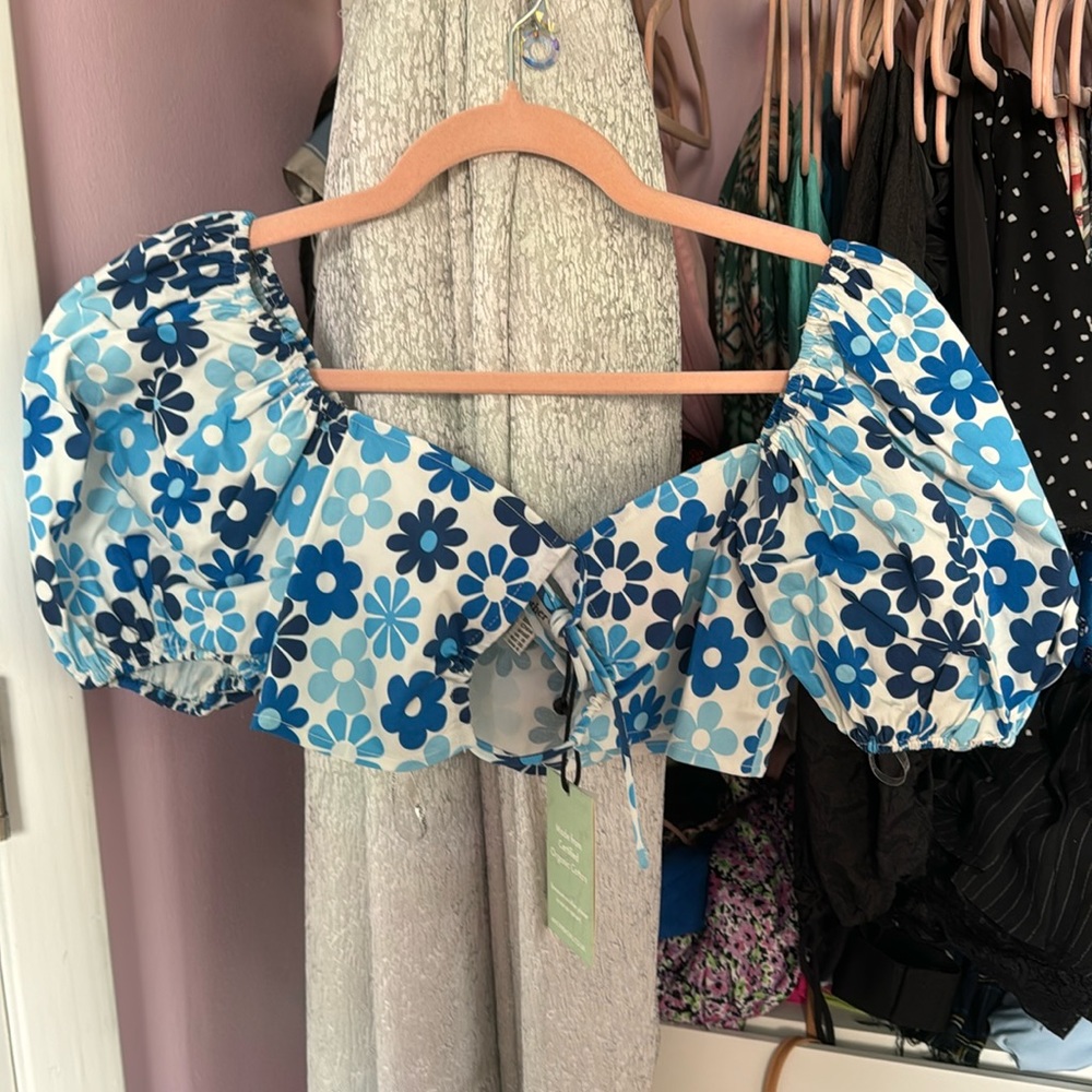 Blue flower puff sleeve crop top